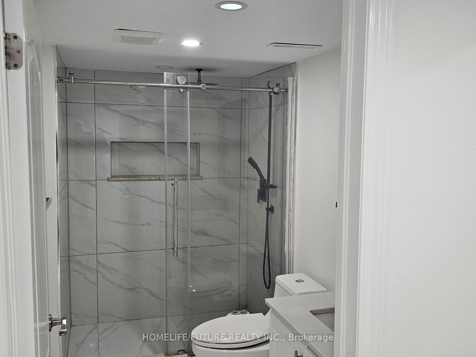 36 Newhouse Boulevard Unit Bsmt photo 5