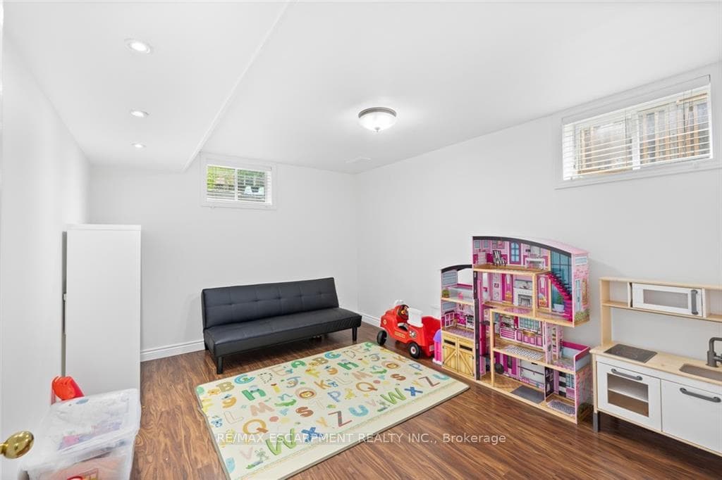 192 Sproule Drive photo 25