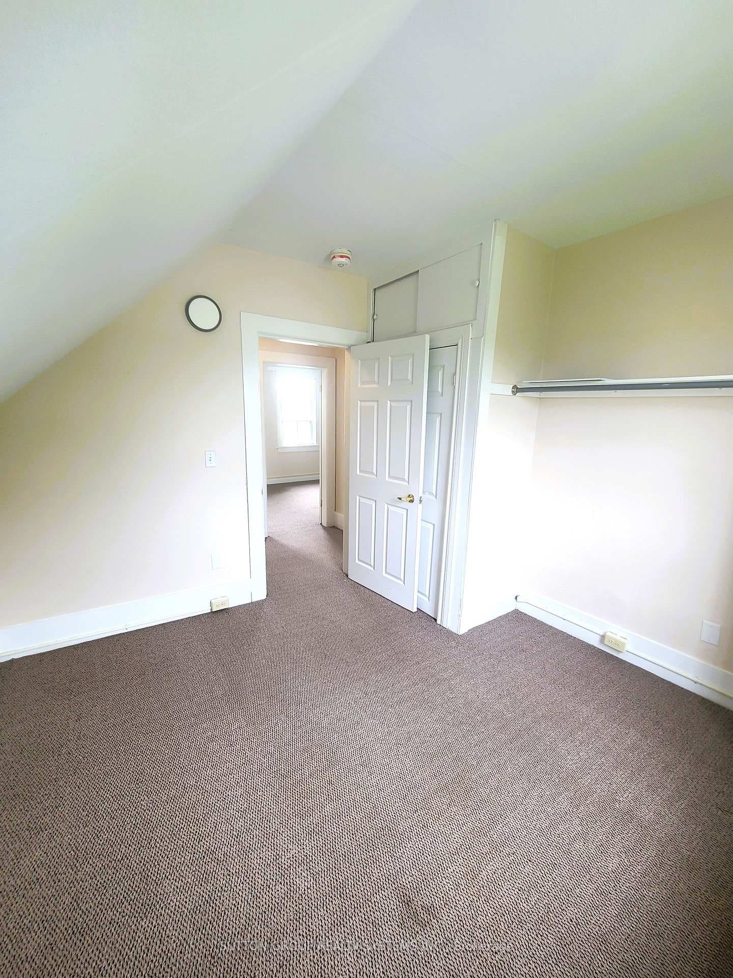 798 King Road photo 22