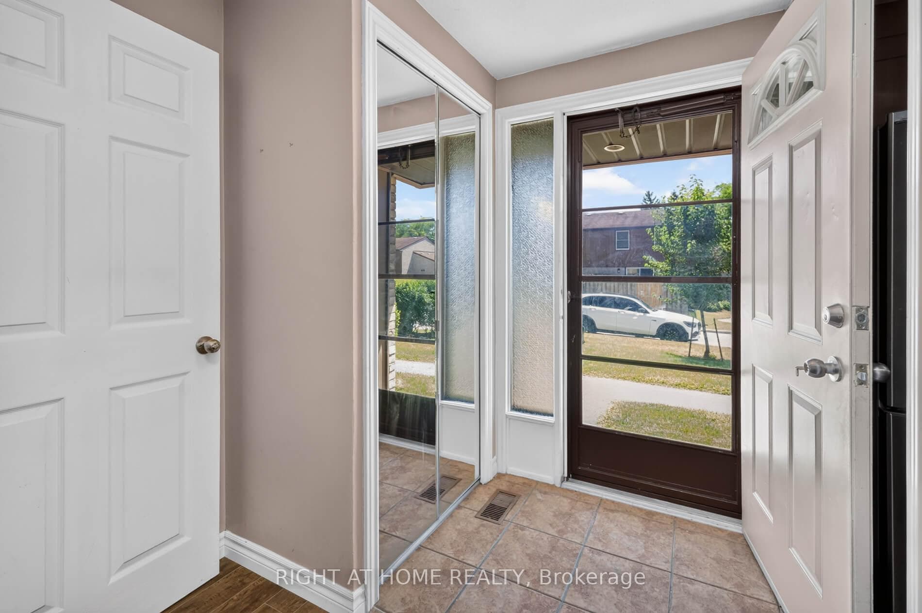 215 Glamis Road Unit 11 photo 6