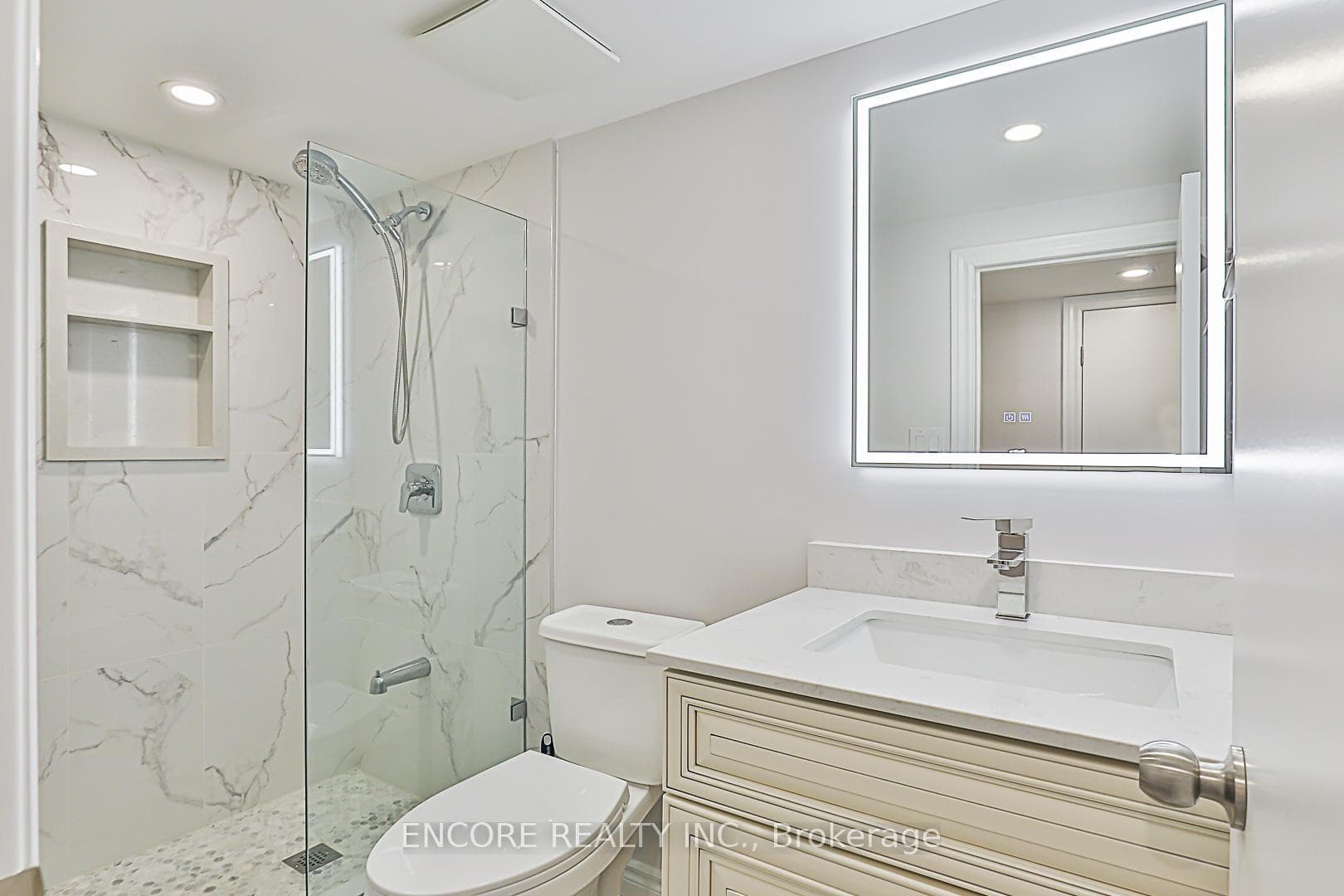 81 Warren Bradley Street photo 33