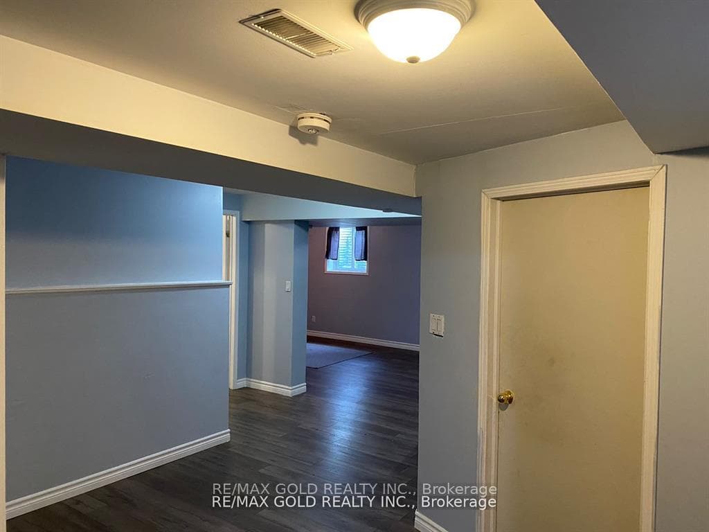27 Middlecote Drive Unit Bsmt photo 31