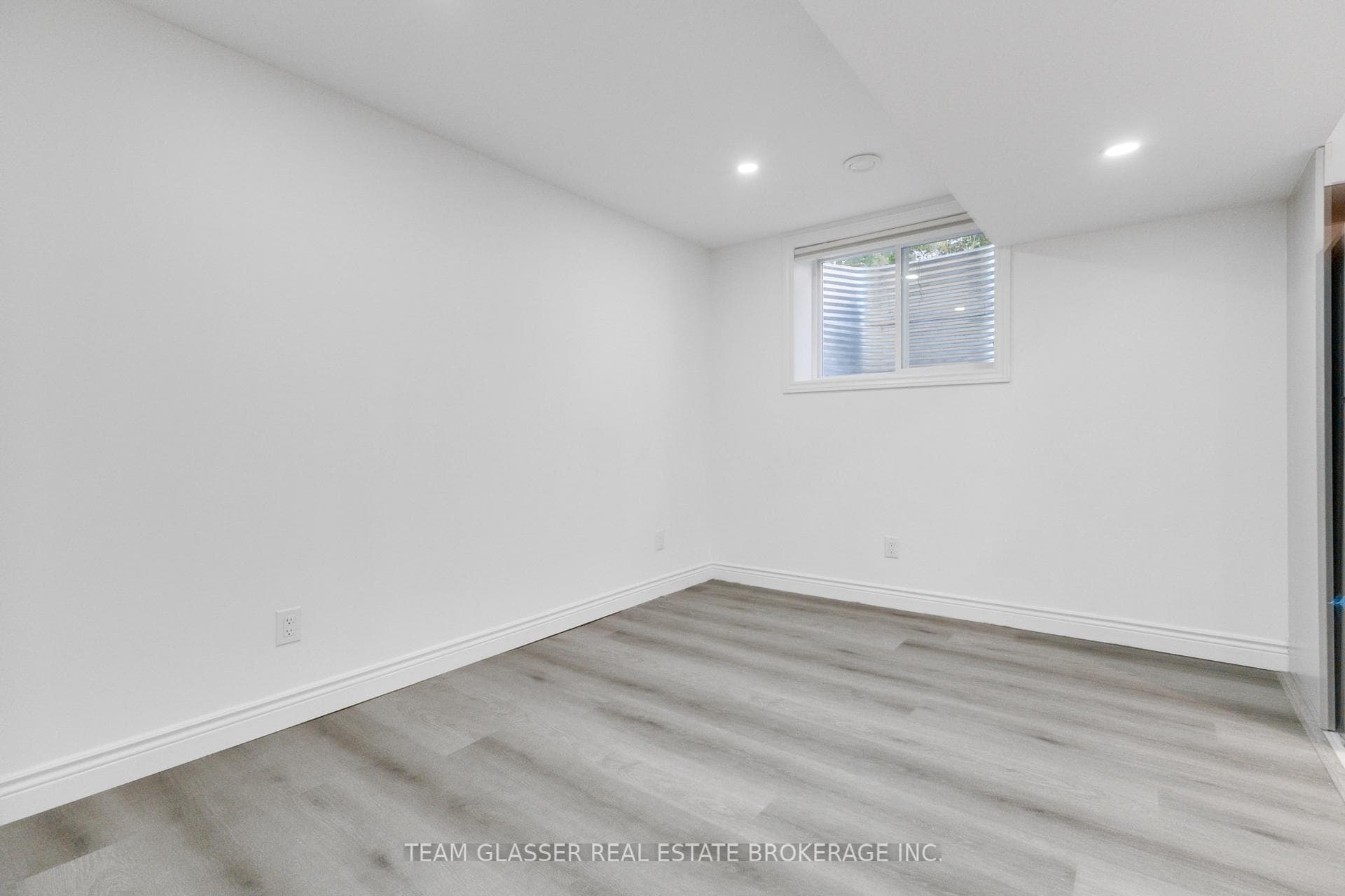 2043 CEDARPARK Drive photo 17