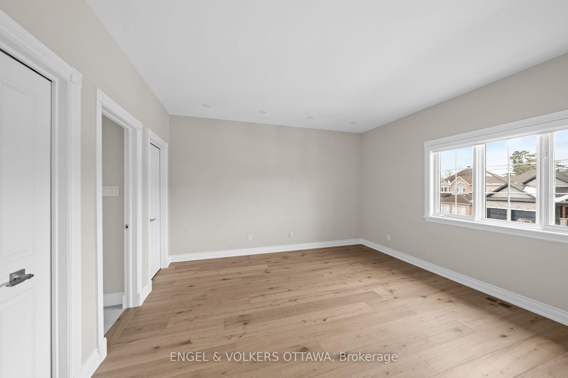 6373 Radisson Way photo 32
