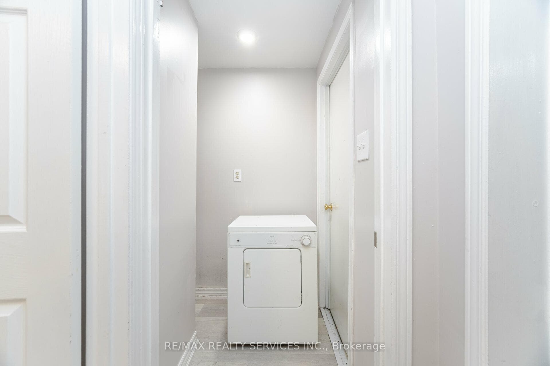 140 Lord Simcoe Drive photo 36