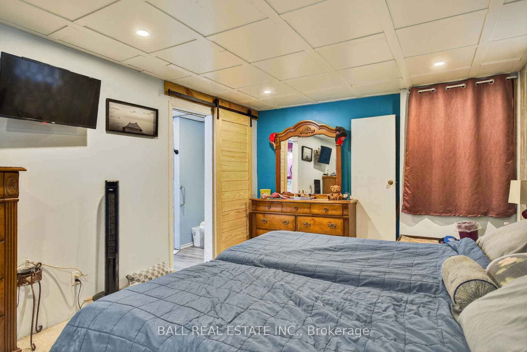 1688 Tara Road photo 26