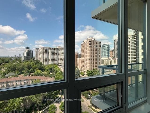 Expansive windows