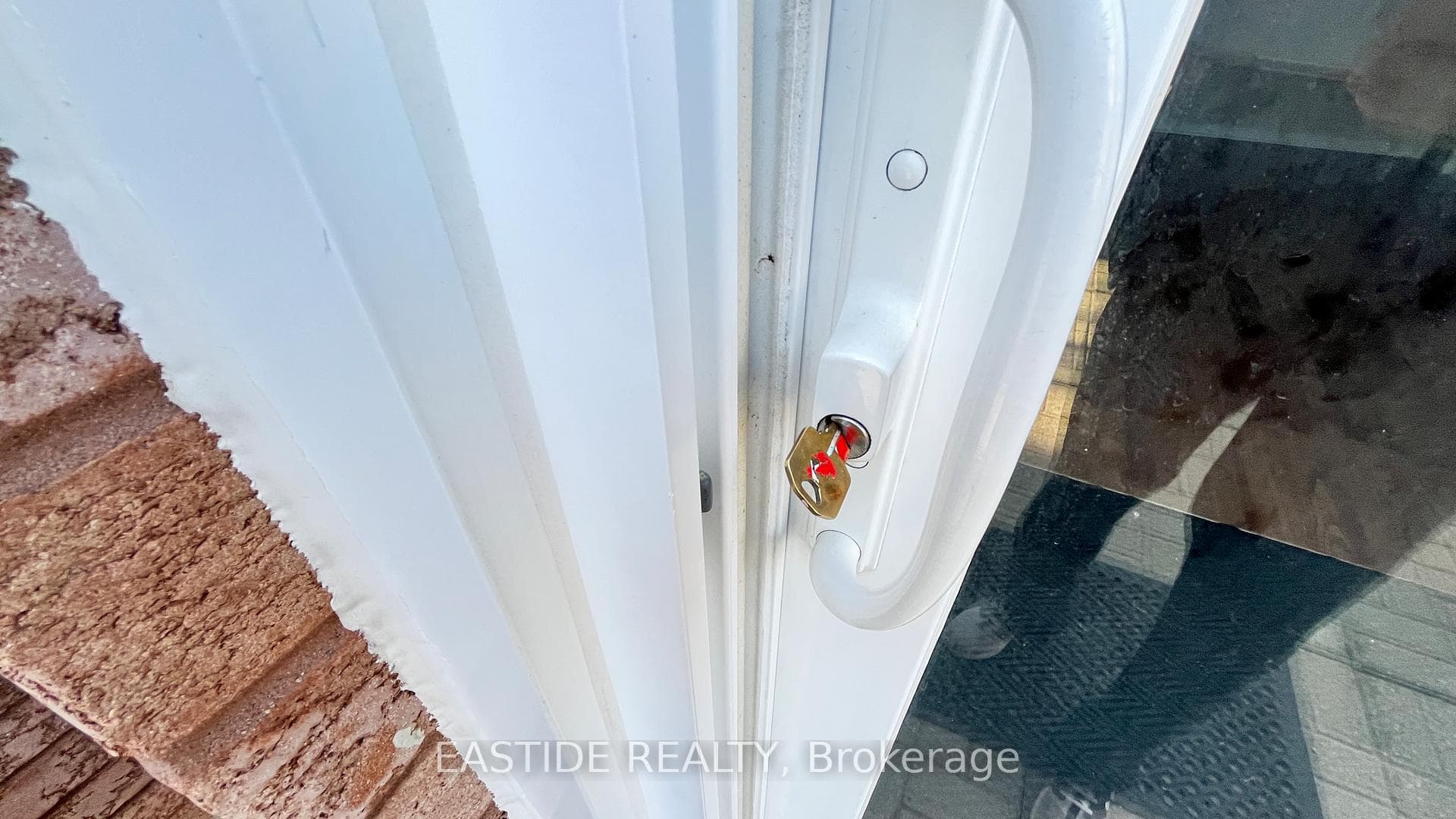 21 Woodstone Avenue photo 14