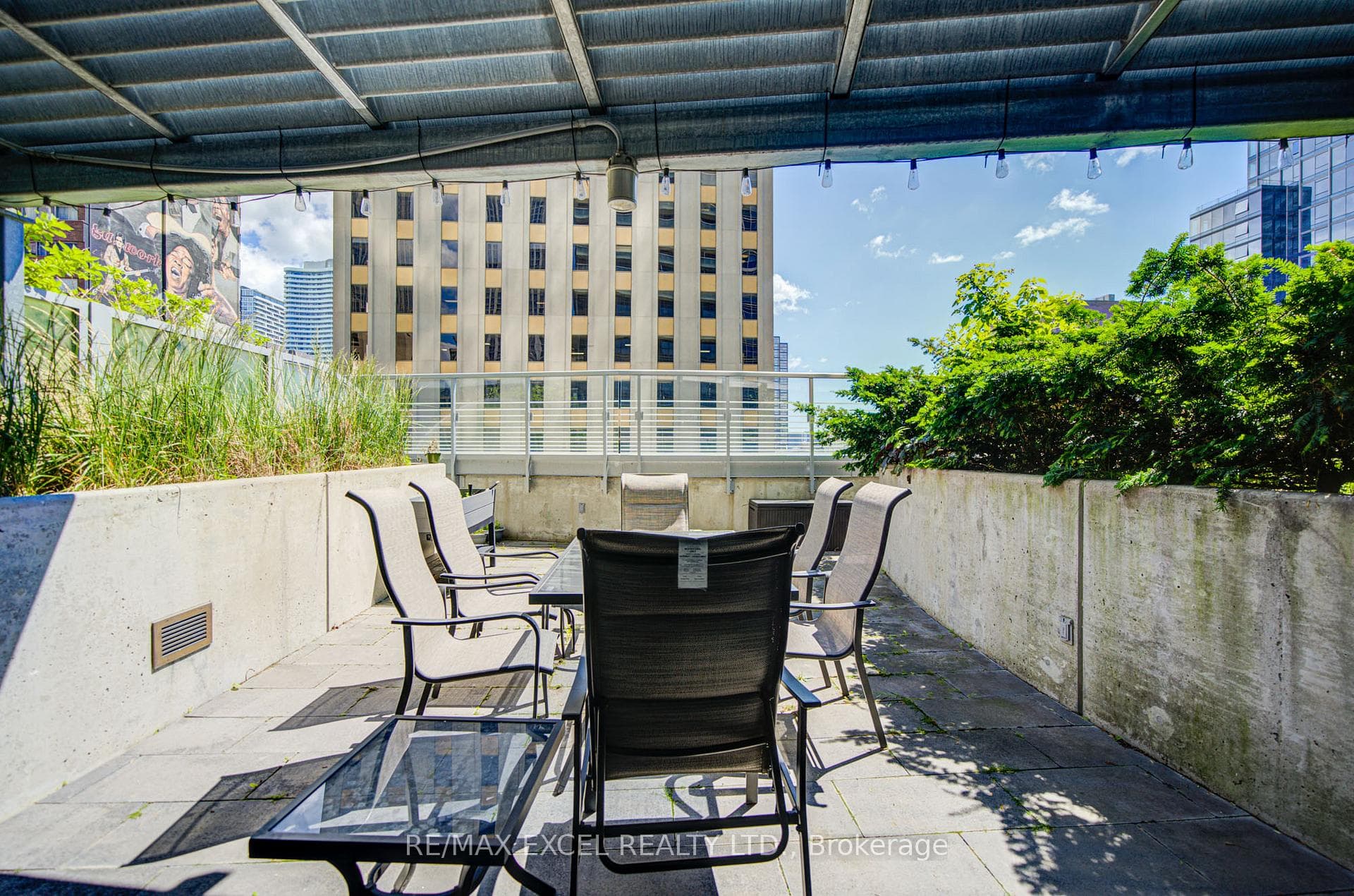 386 Yonge Street Unit 503 photo 42