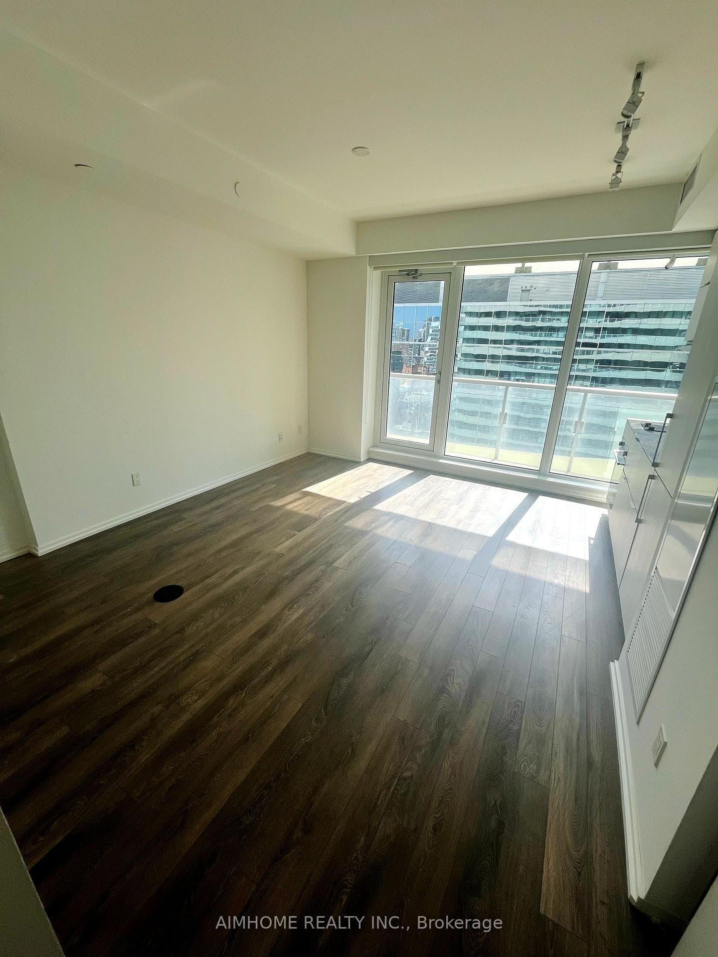 197 Yonge Street Unit 2108 photo 5