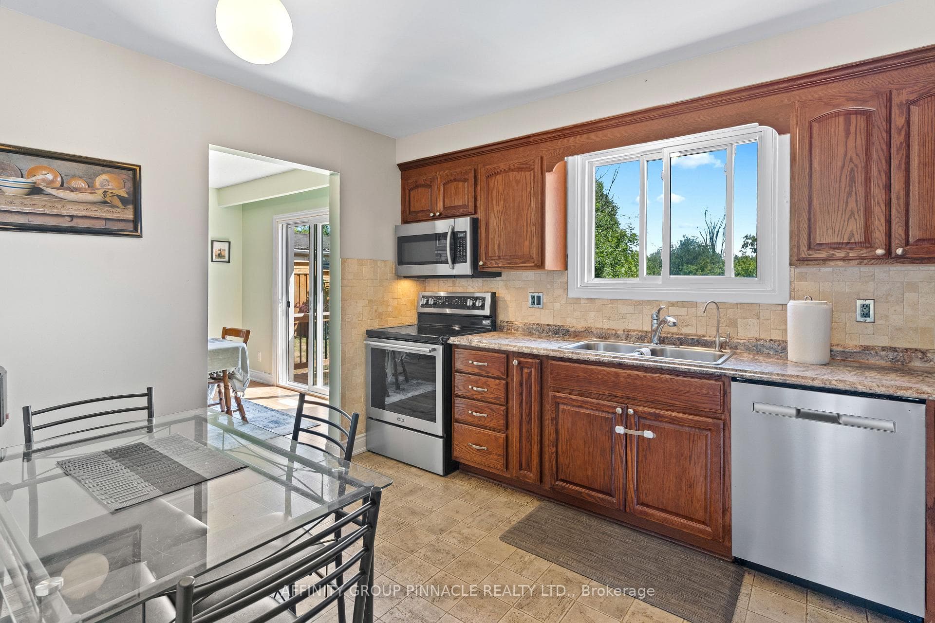 227 Cameron Street photo 24