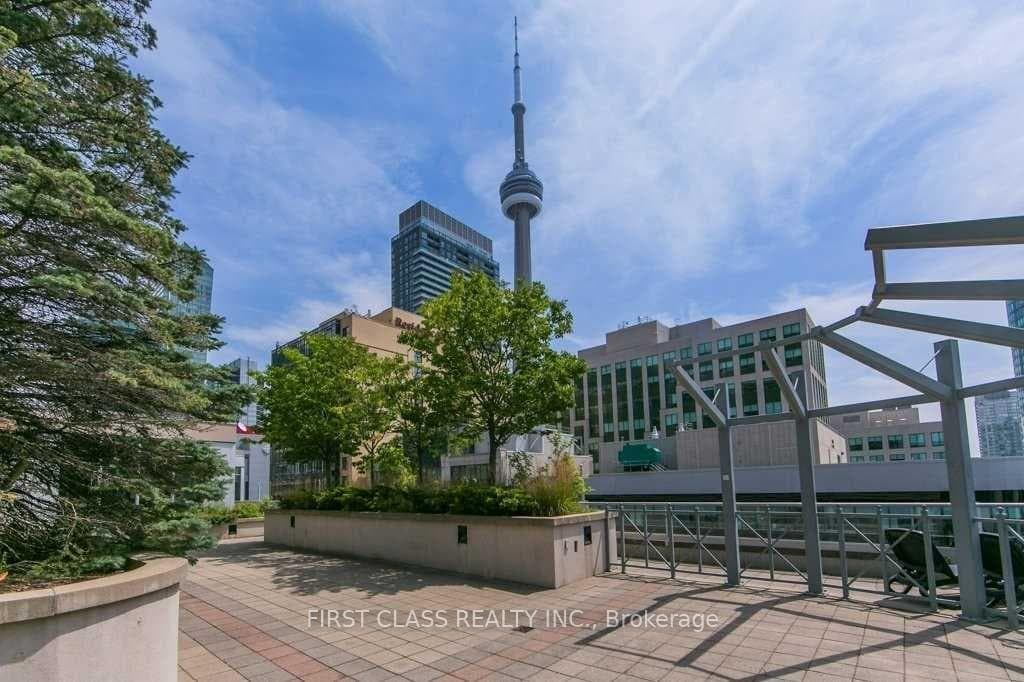 270 Wellington Street Unit 321 photo 17