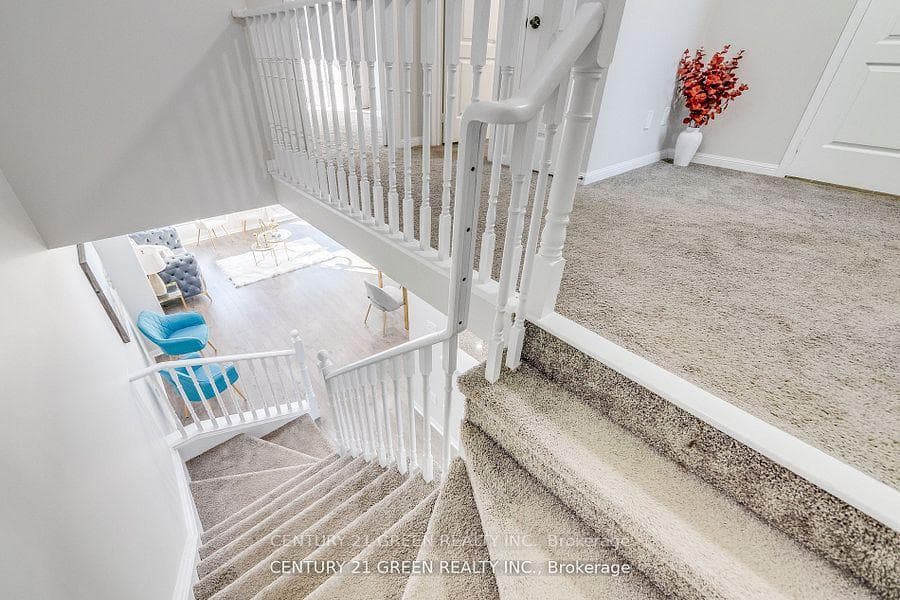 607 Willmott Crescent photo 17