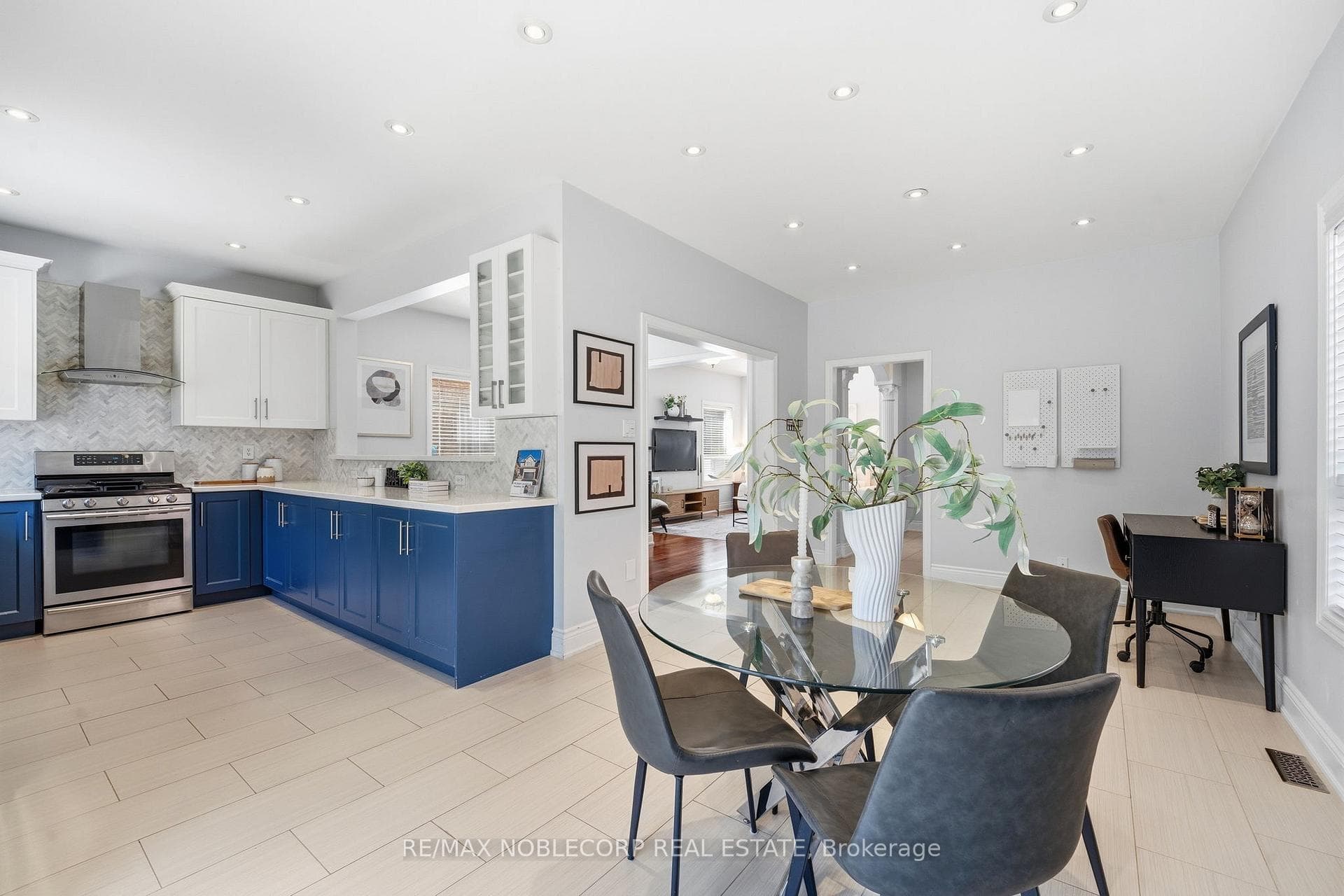 92 Water Garden Lane photo 16