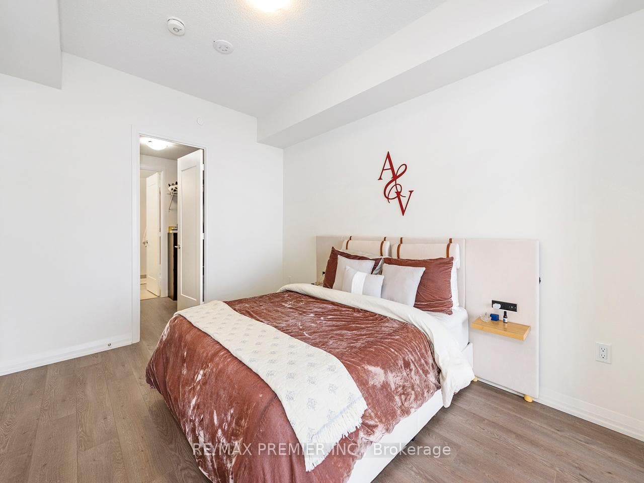 8960 Jane Street Unit 412 photo 21