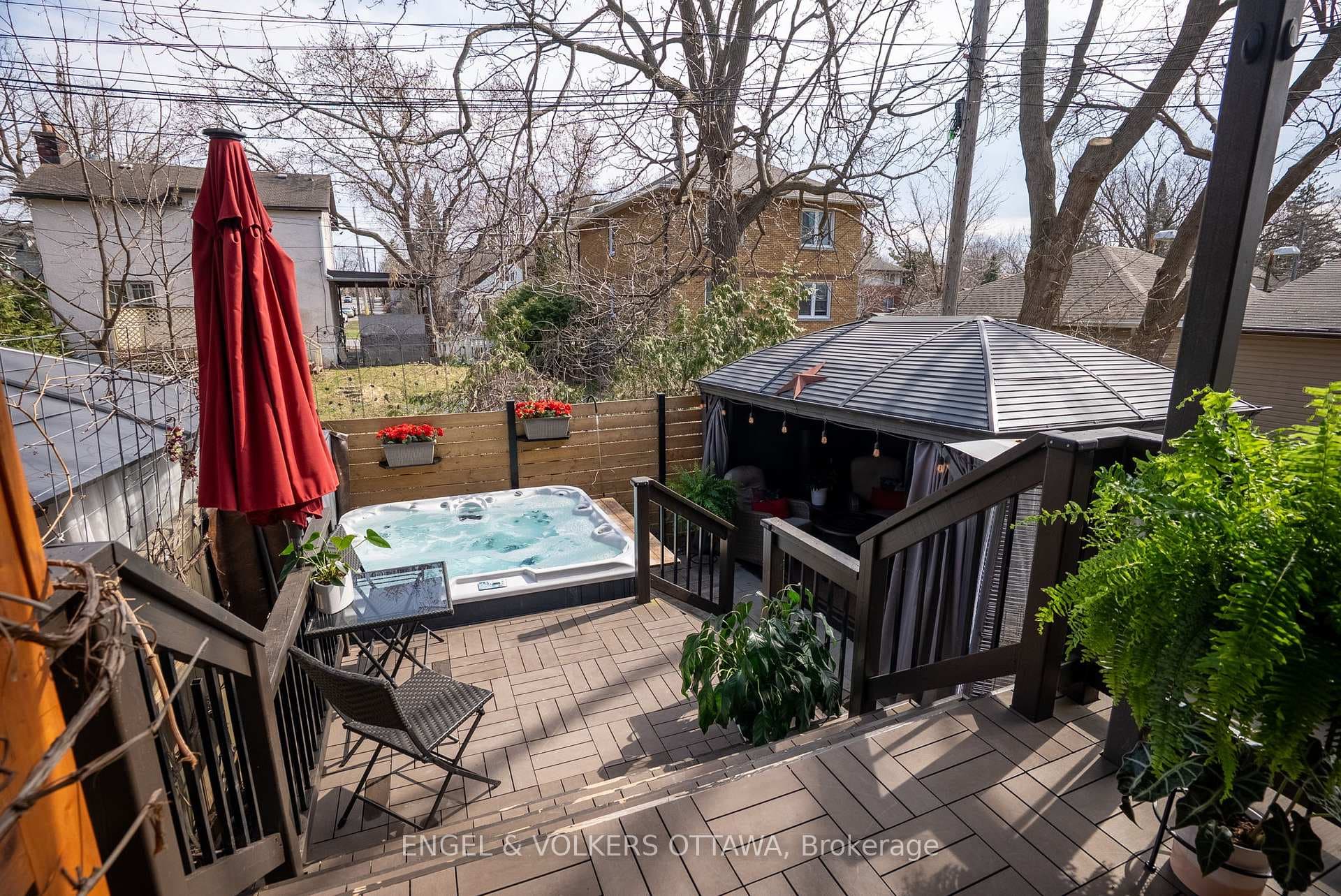 Private oasis, for entertainment, hot tub & gazebo