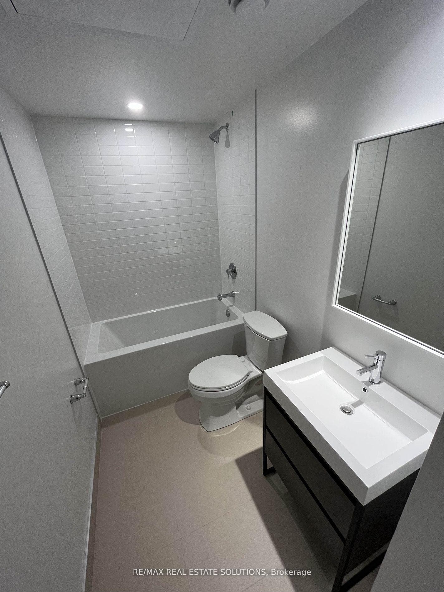 150 Logan Avenue Unit 423 photo 16