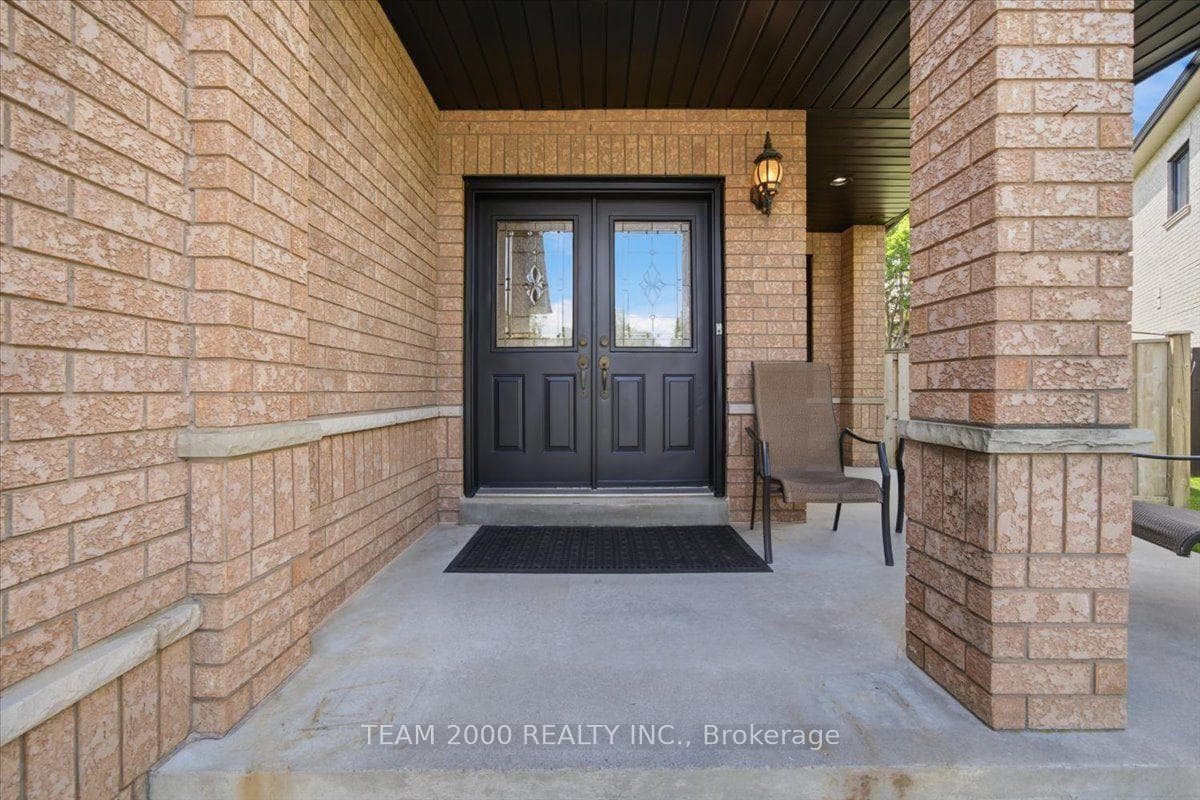 26 Crown Crescent photo 6