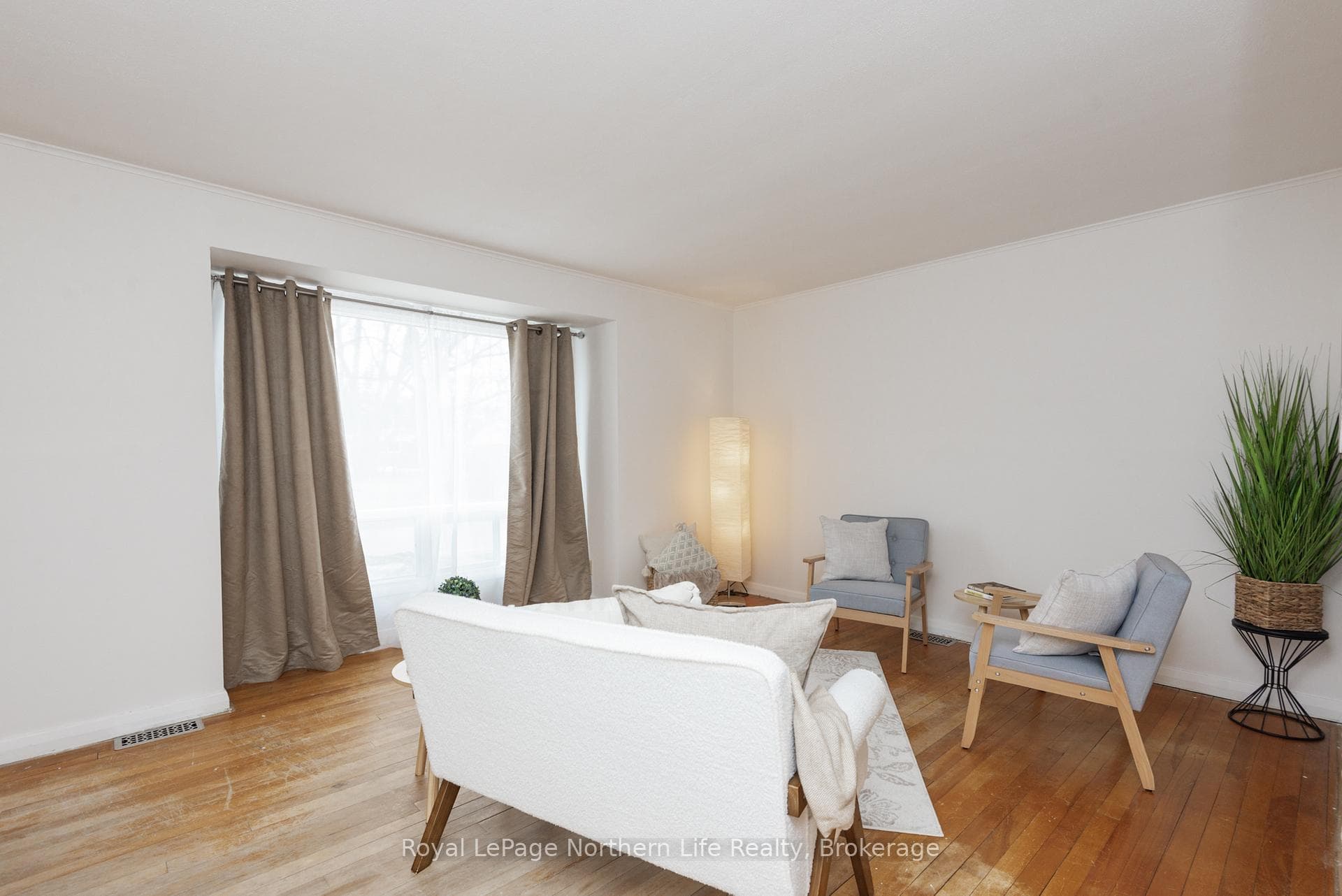 889 Phillip Street photo 7