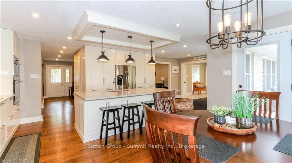 79 KINGFISHER Crescent photo 14