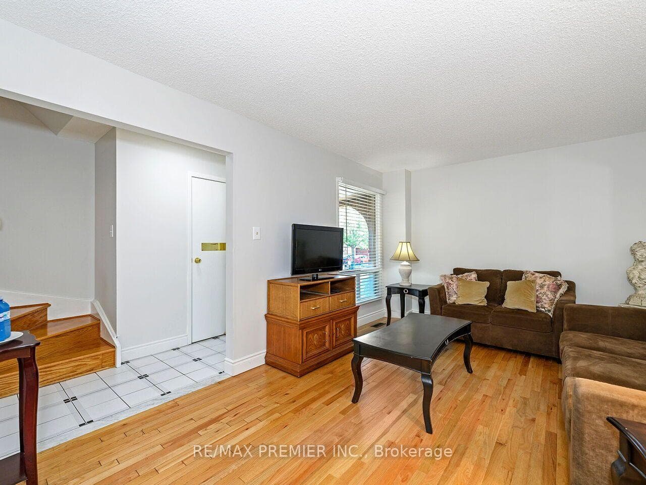 33 Laurel Valley Court photo 6