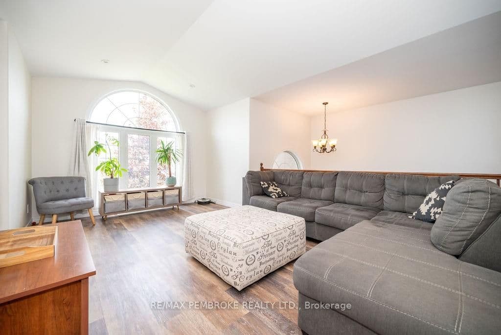653 FAIRVIEW Avenue photo 7