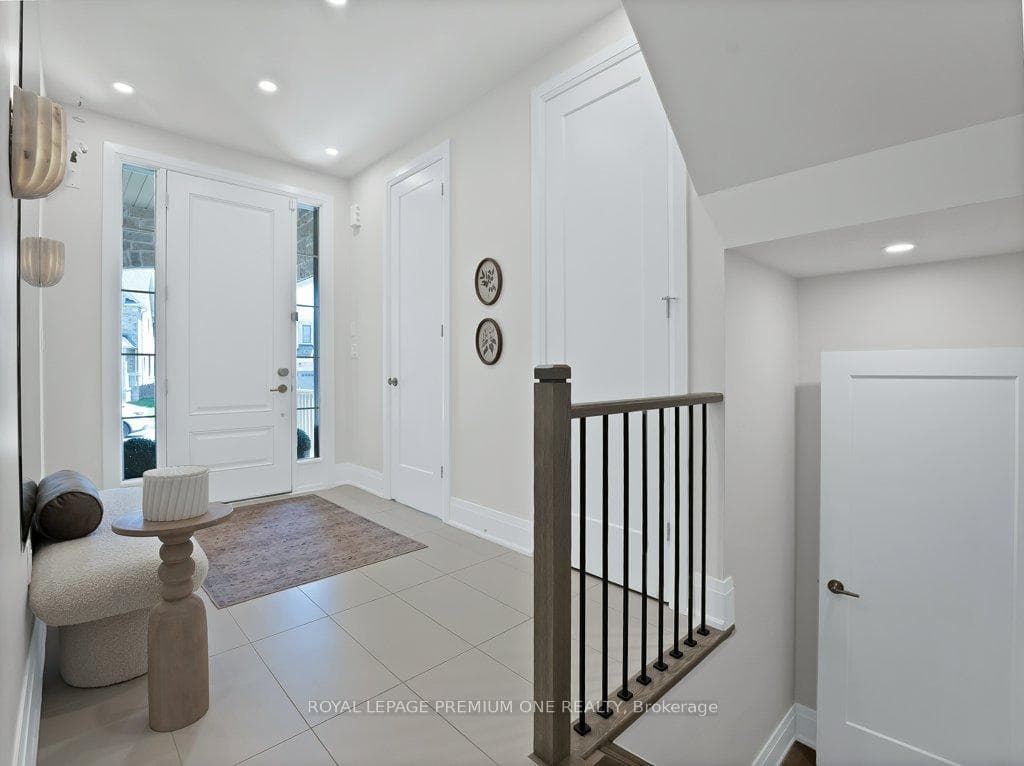 6 Byblos Court photo 3