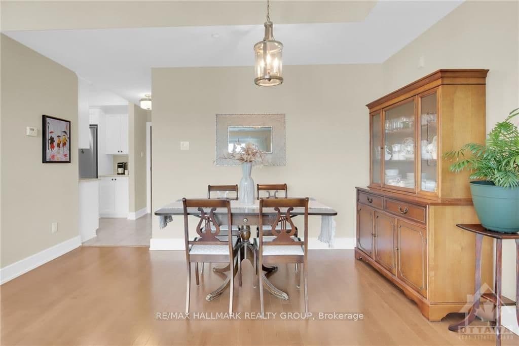 615 LONGFIELDS Drive Unit 302 photo 12