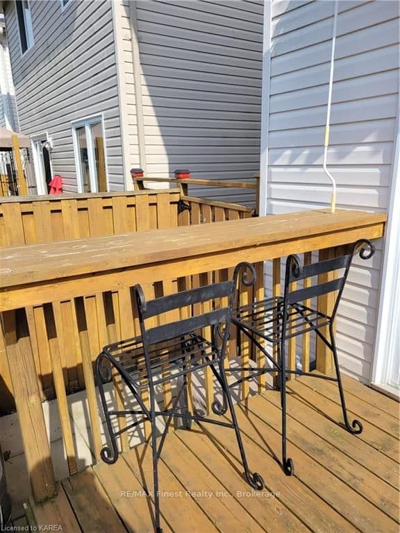91 MCKEOWN Crescent photo 38