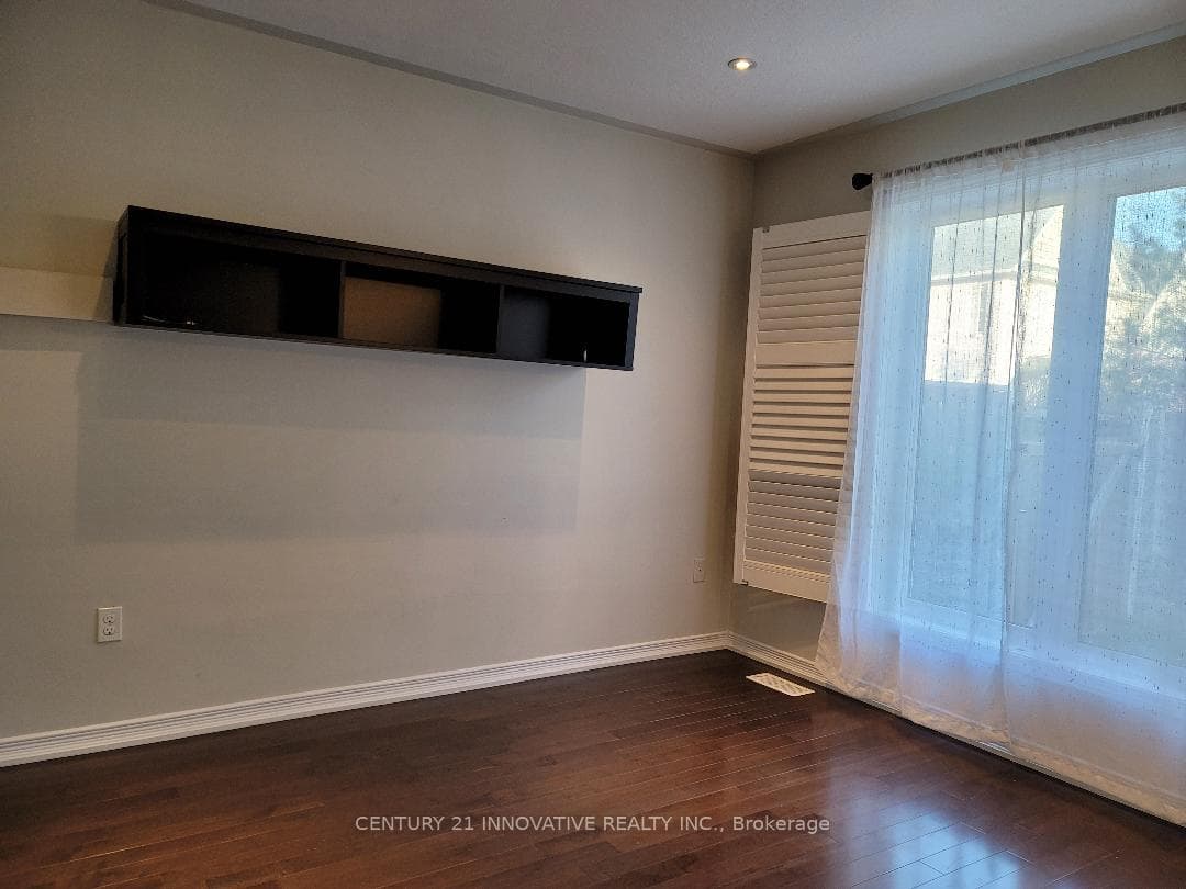 26 Duncan Avenue photo 17