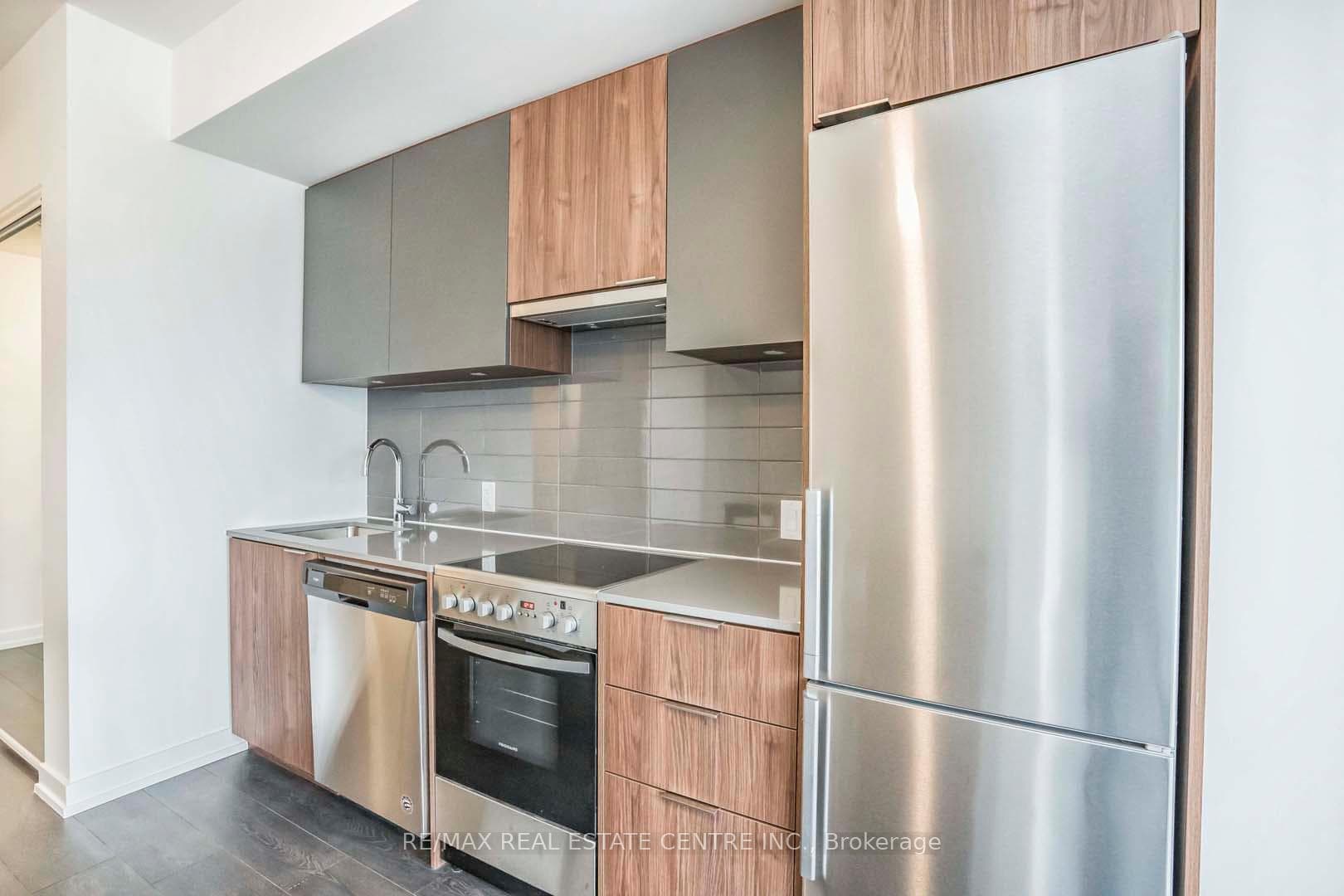 203 College Street Unit 2406 photo 7