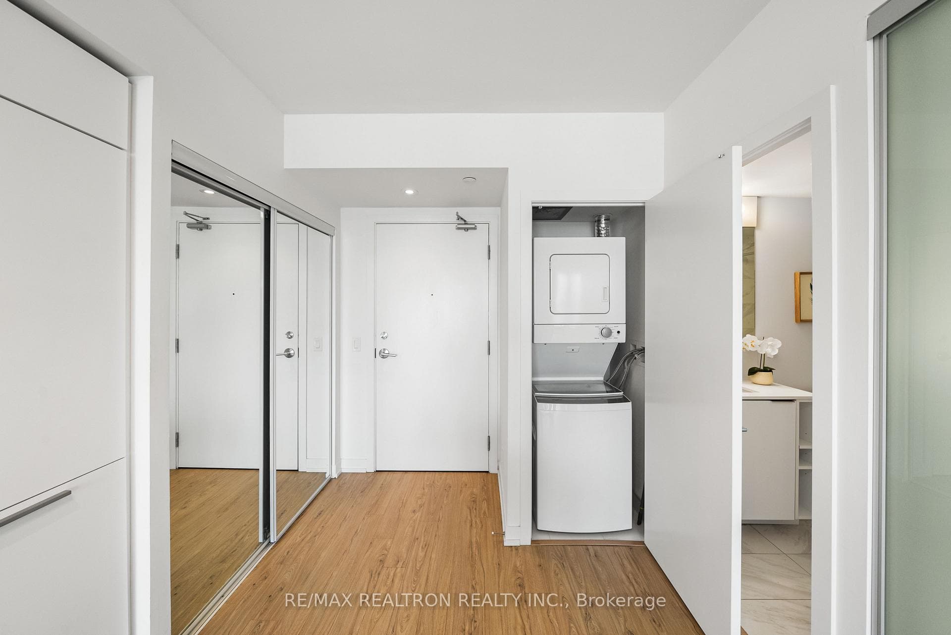 Entrance - Stephen Sun (RE/MAX)
