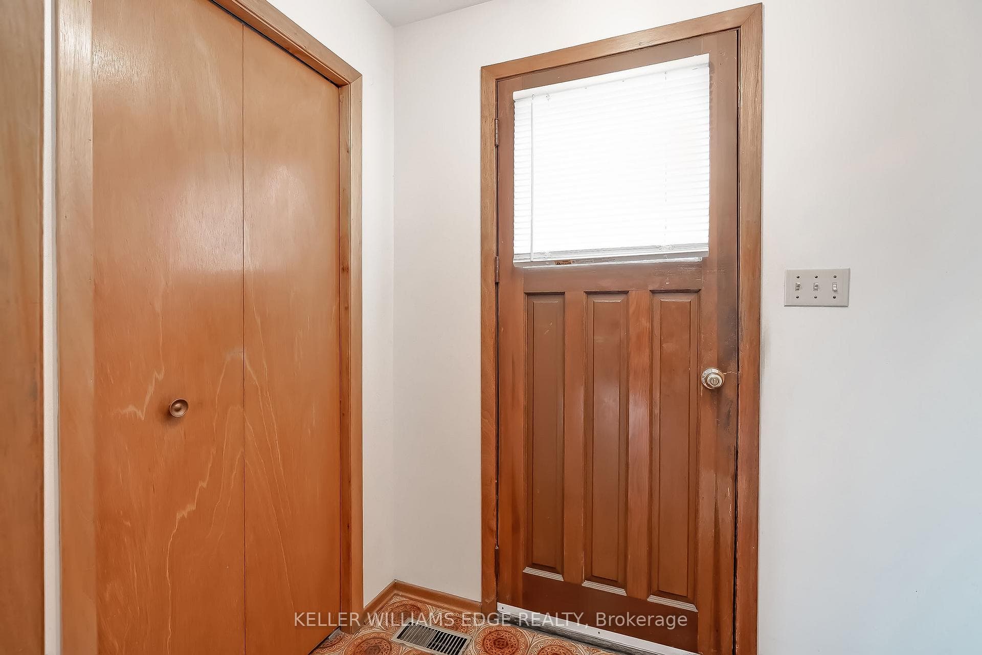 Second unit Foyer