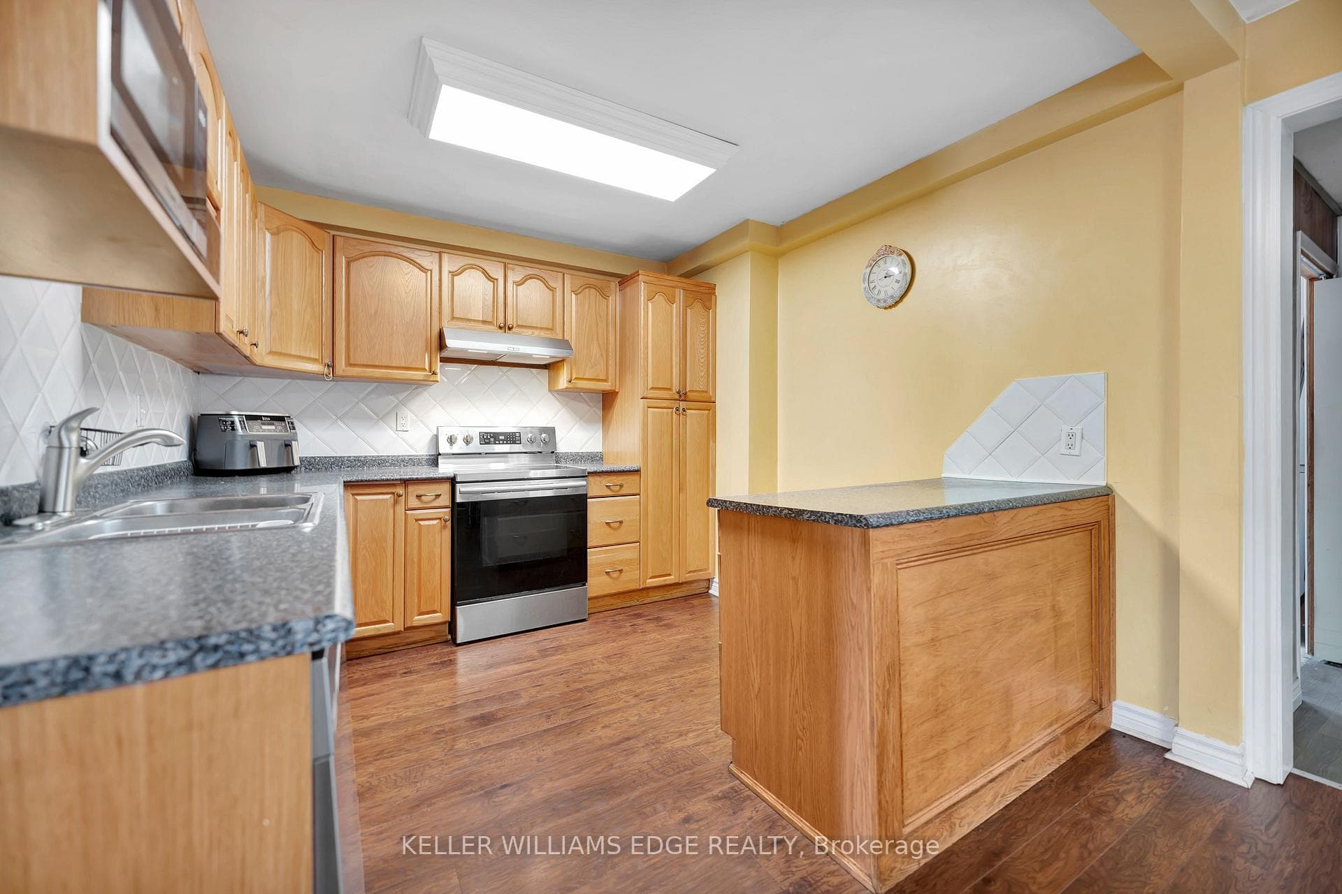 339 Strathearne Avenue photo 10