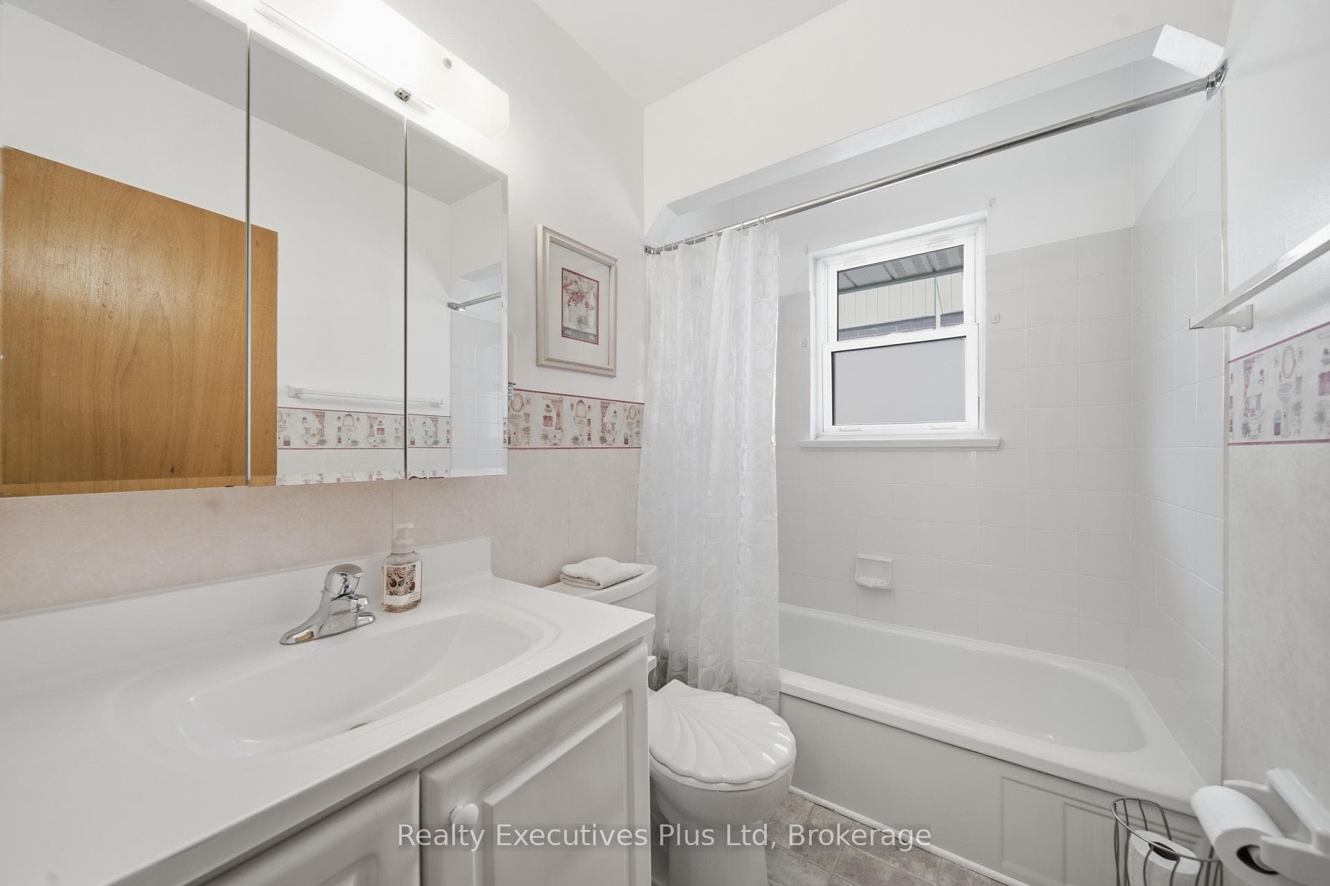 82 Cassino Avenue photo 17