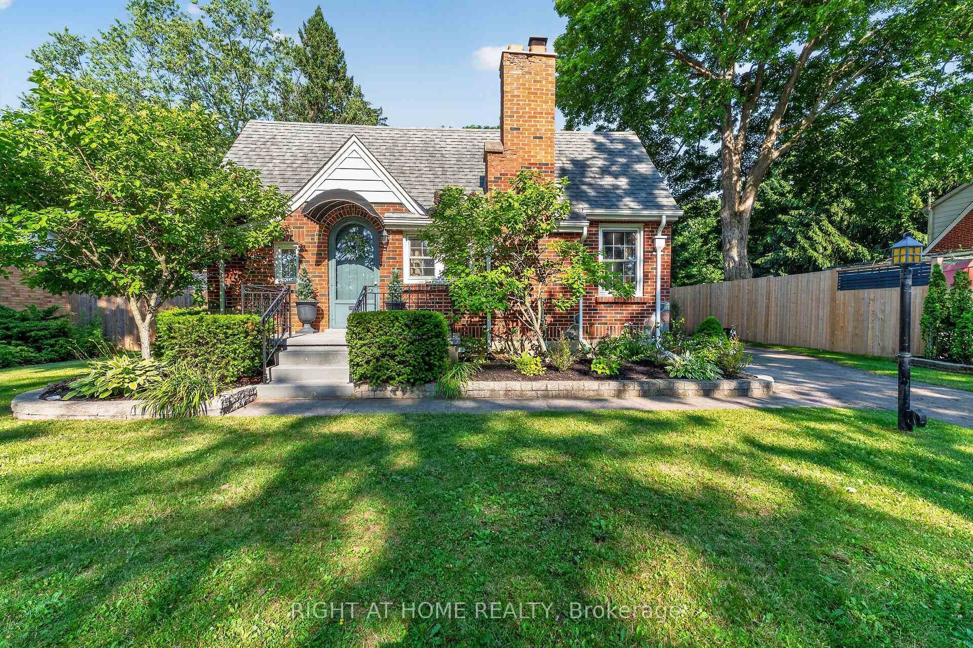 335 Sunset Drive photo 2
