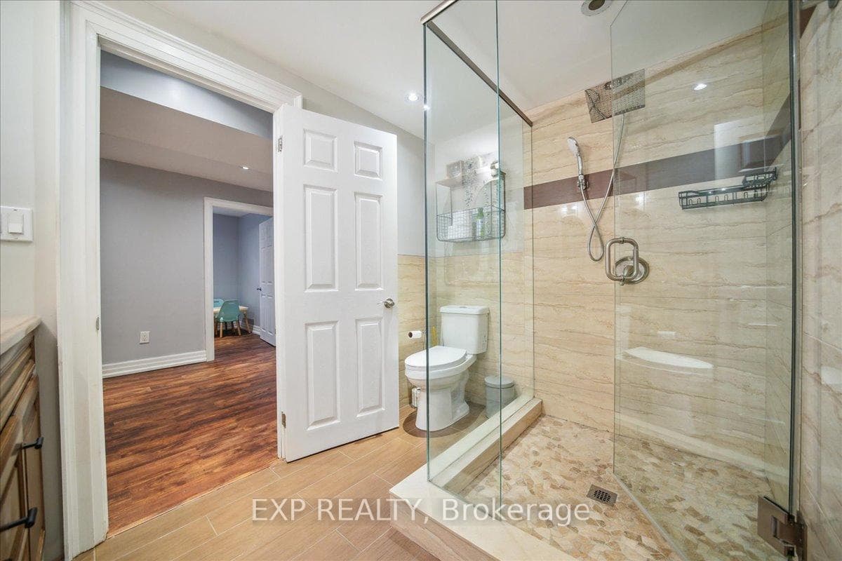 137 Kingsview Boulevard photo 36