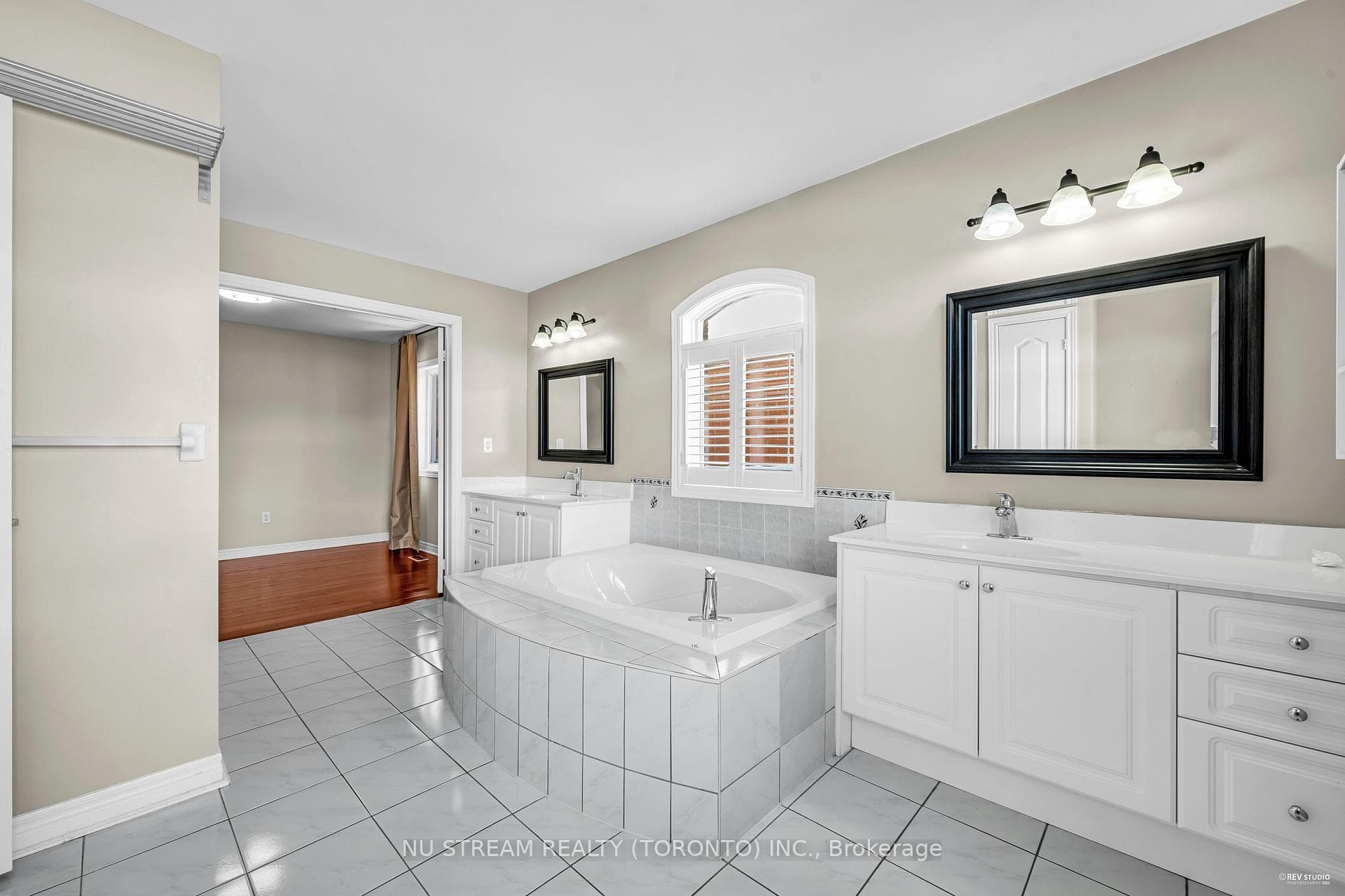 725 Millard Street photo 22