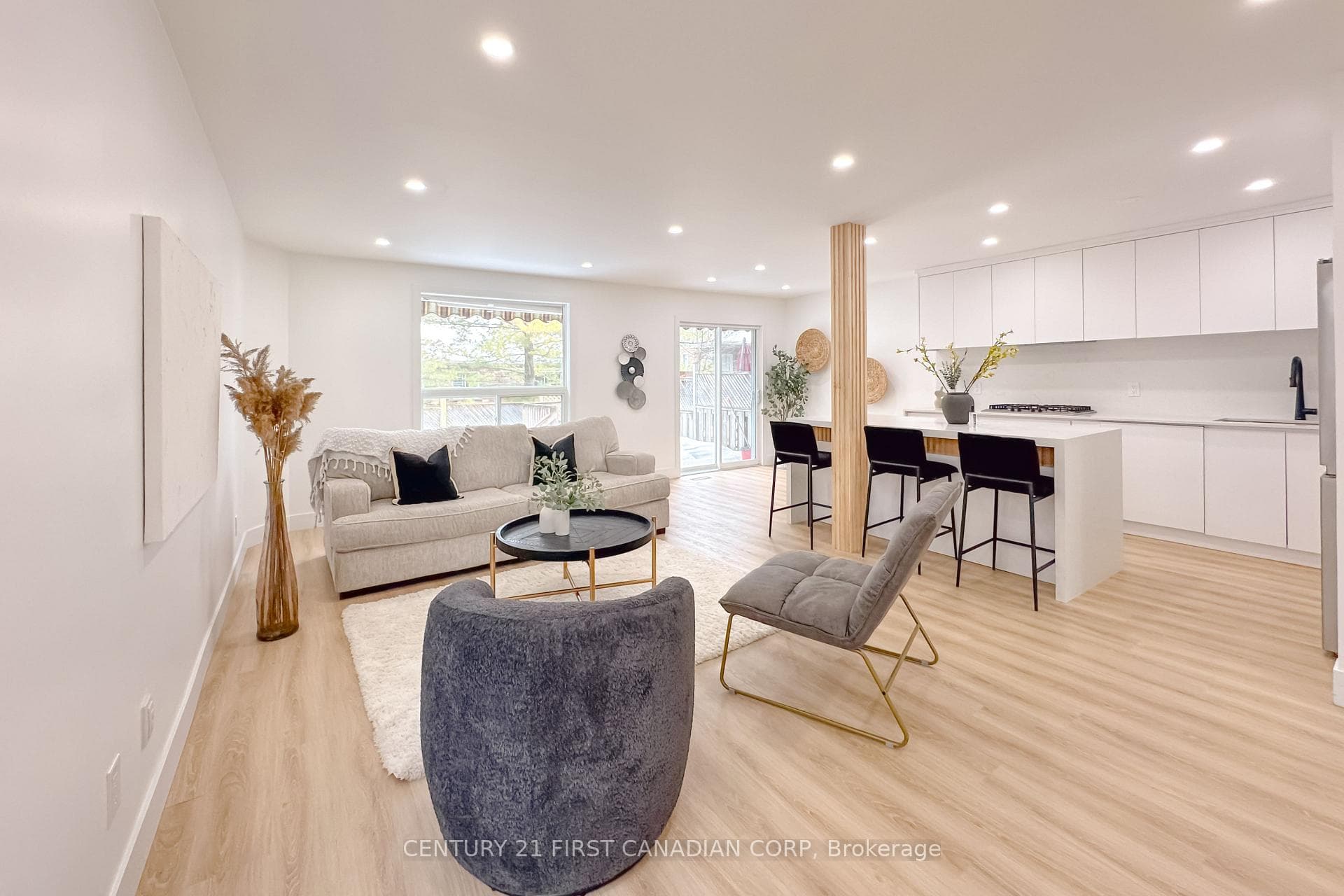 673 Silversmith Street photo 1