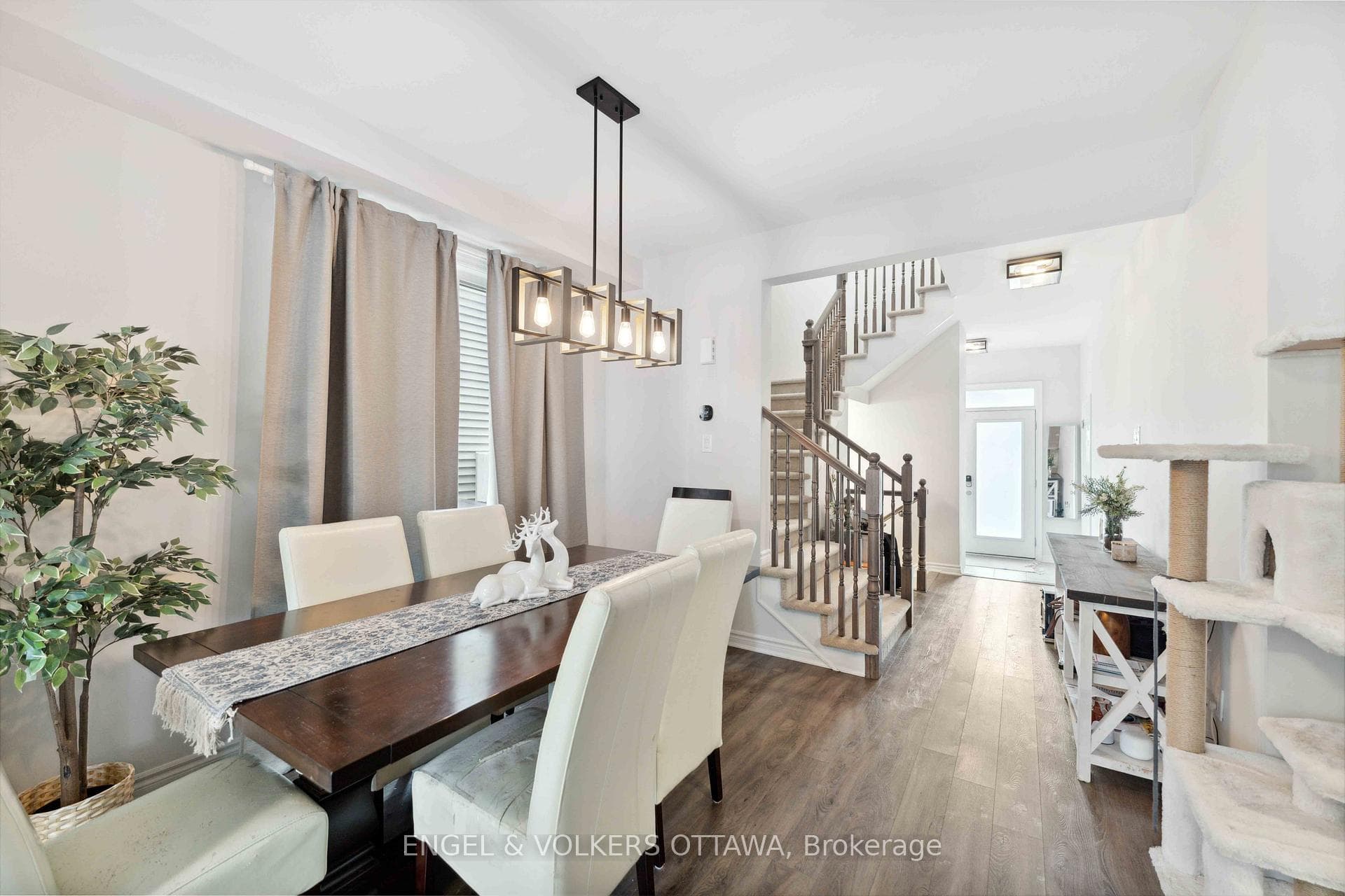 2283 Watercolours Way photo 11