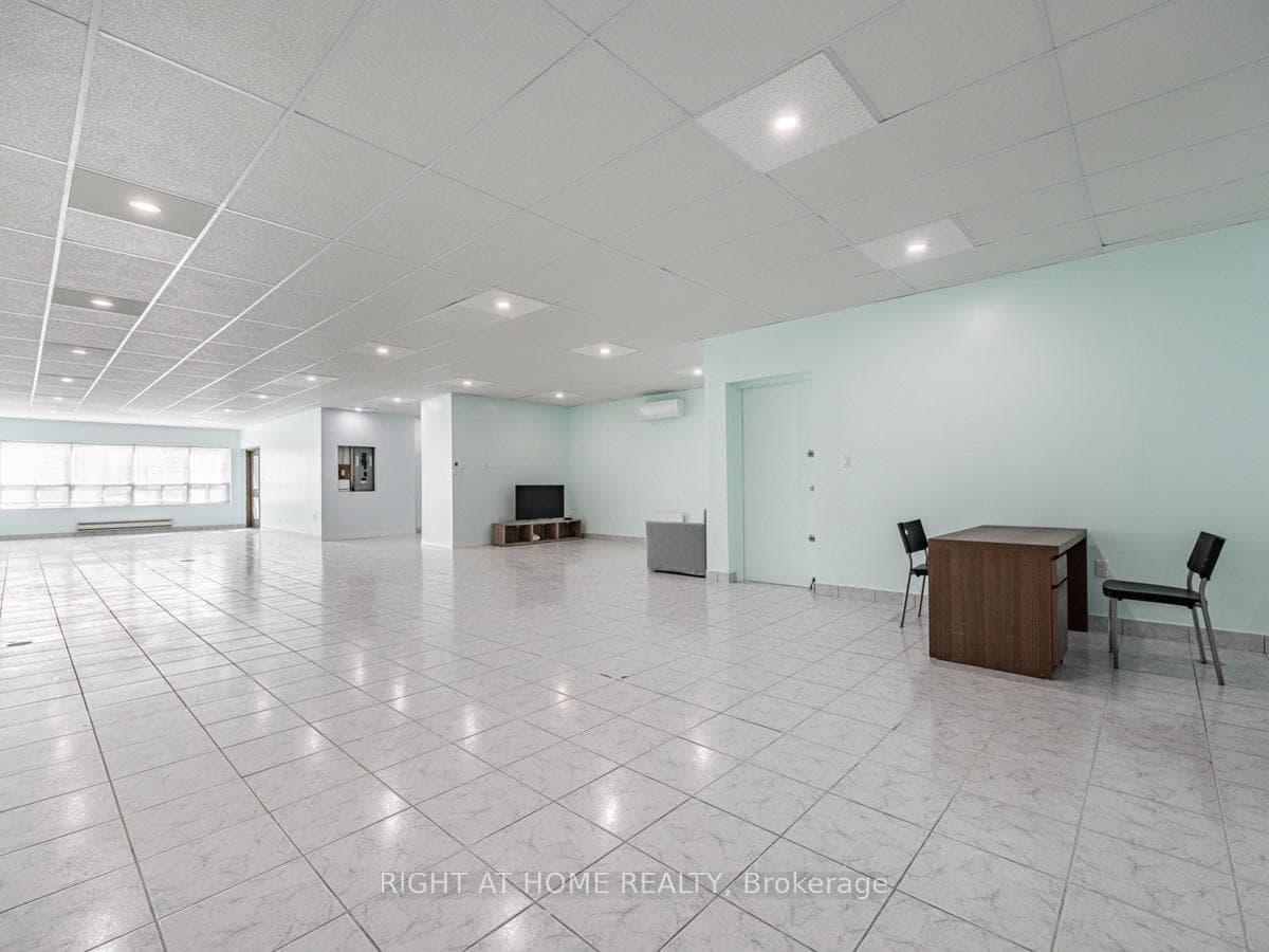 600 Gerrard Street Unit 2nd Floor photo 8