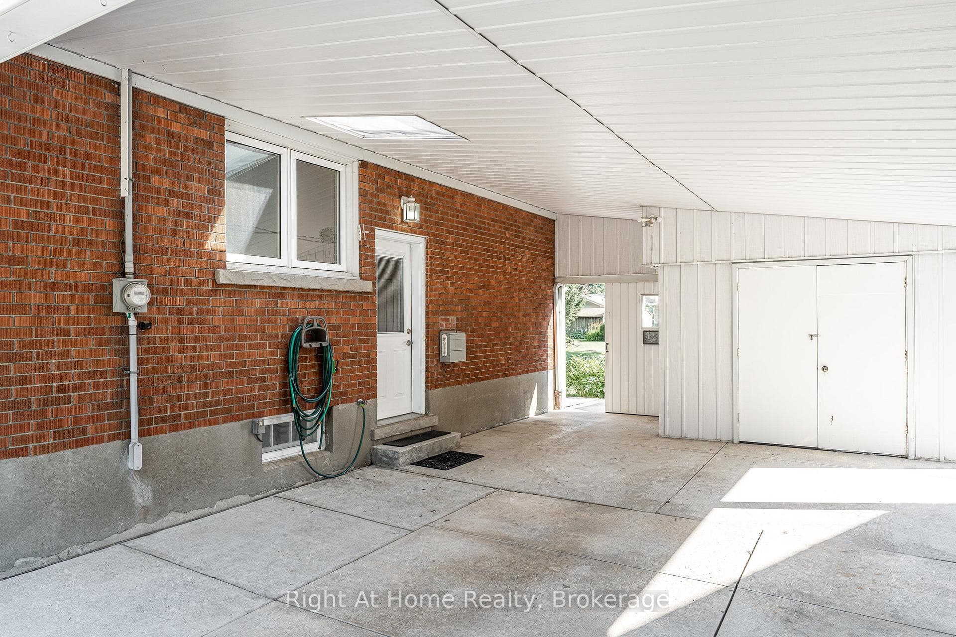 202 Easson Street photo 9