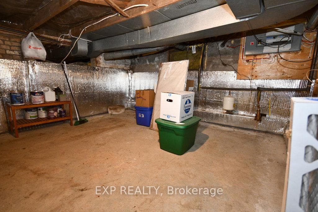 272 Station Street photo 20