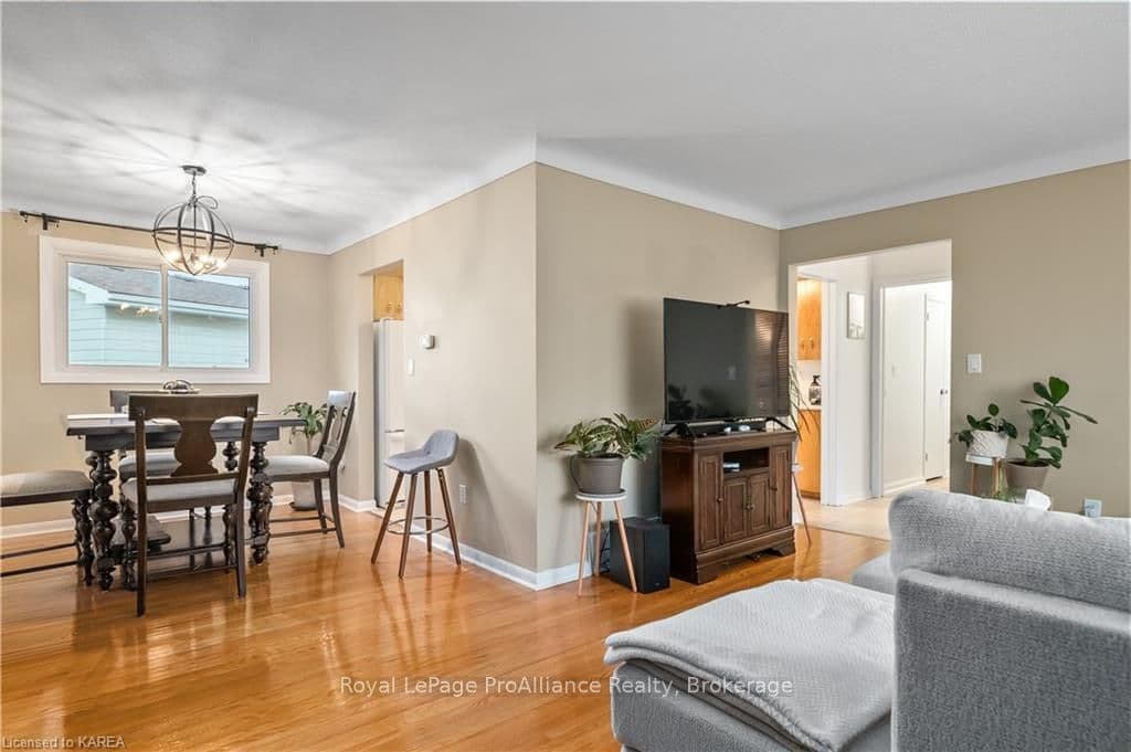 769 SUSSEX Boulevard photo 5