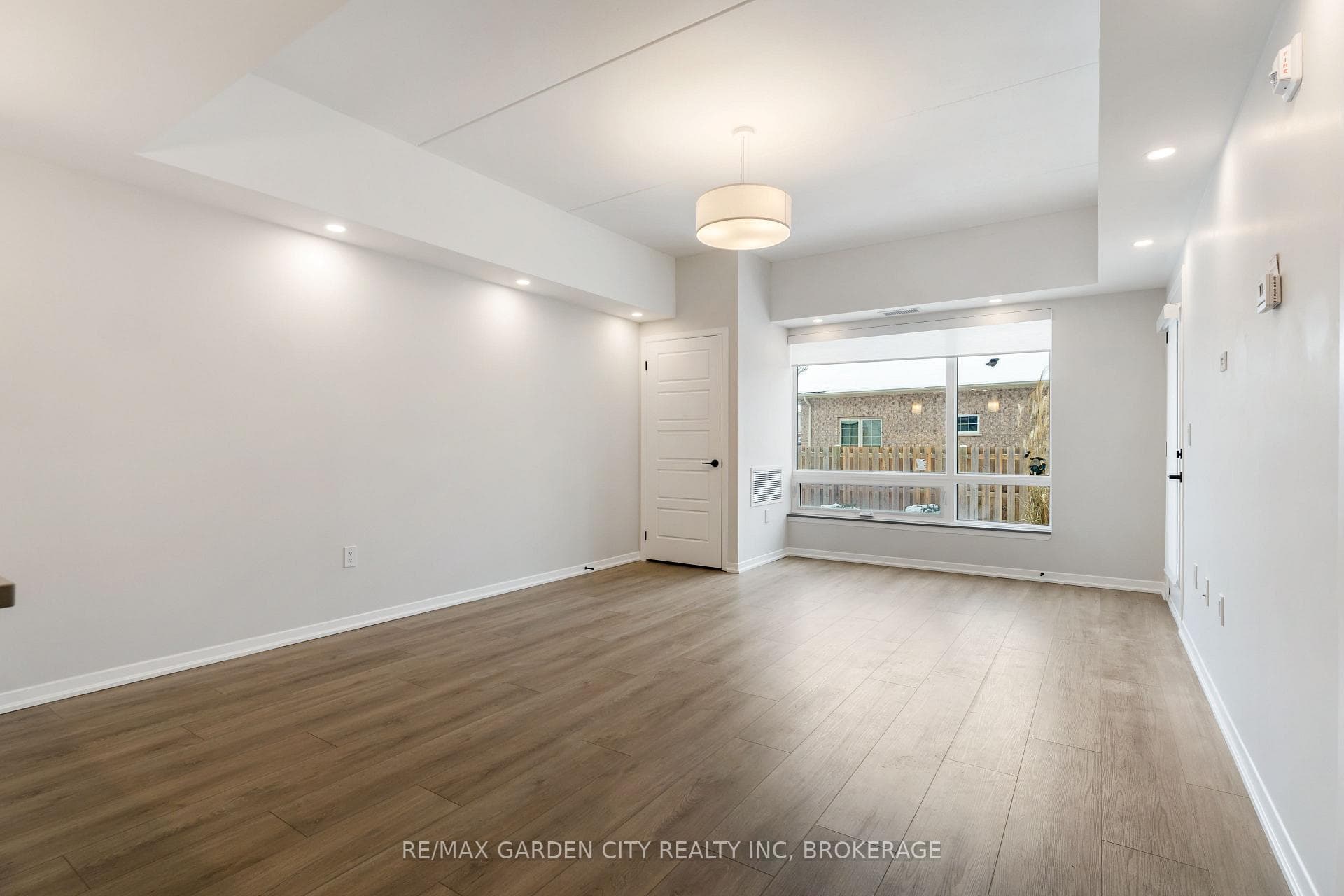 3998 Victoria Avenue Unit 110 photo 9