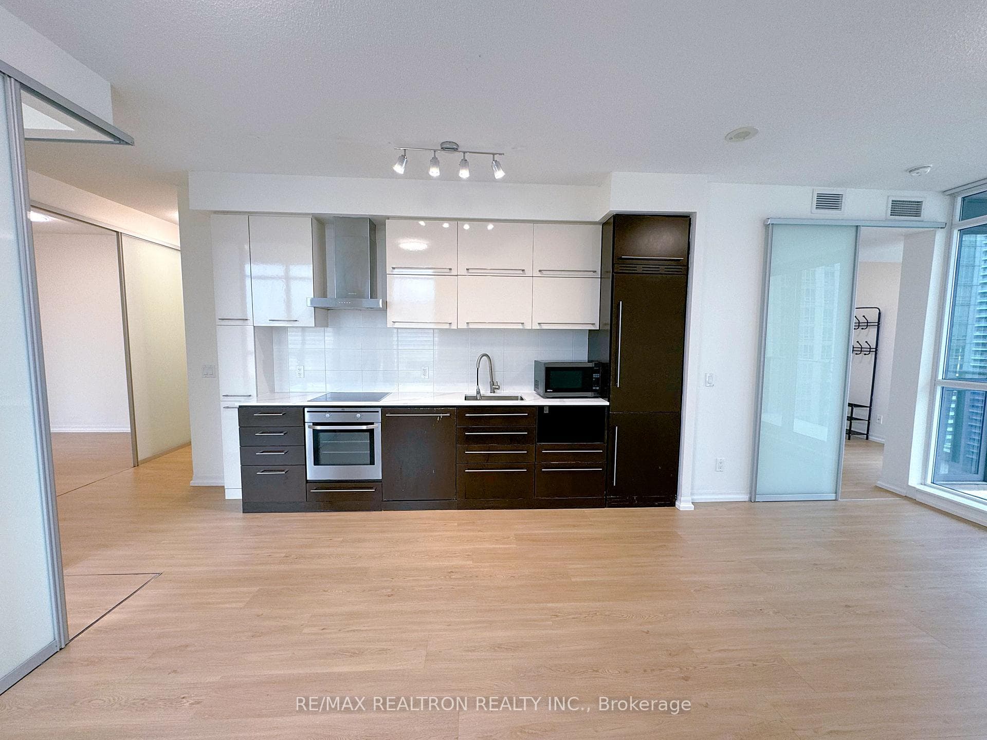 770 BAY Street Unit Ph406 photo 6