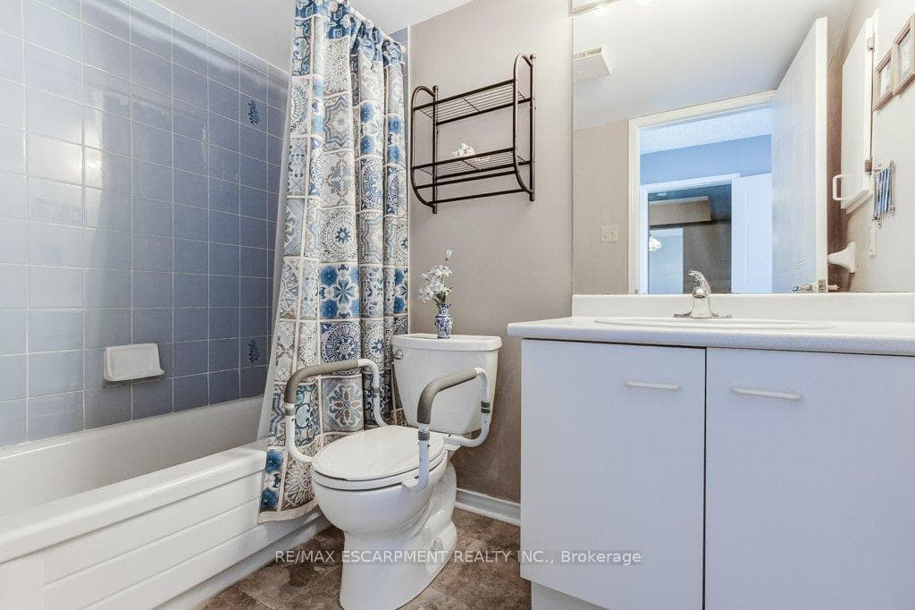 500 Silverbirch Boulevard Unit 203 photo 26