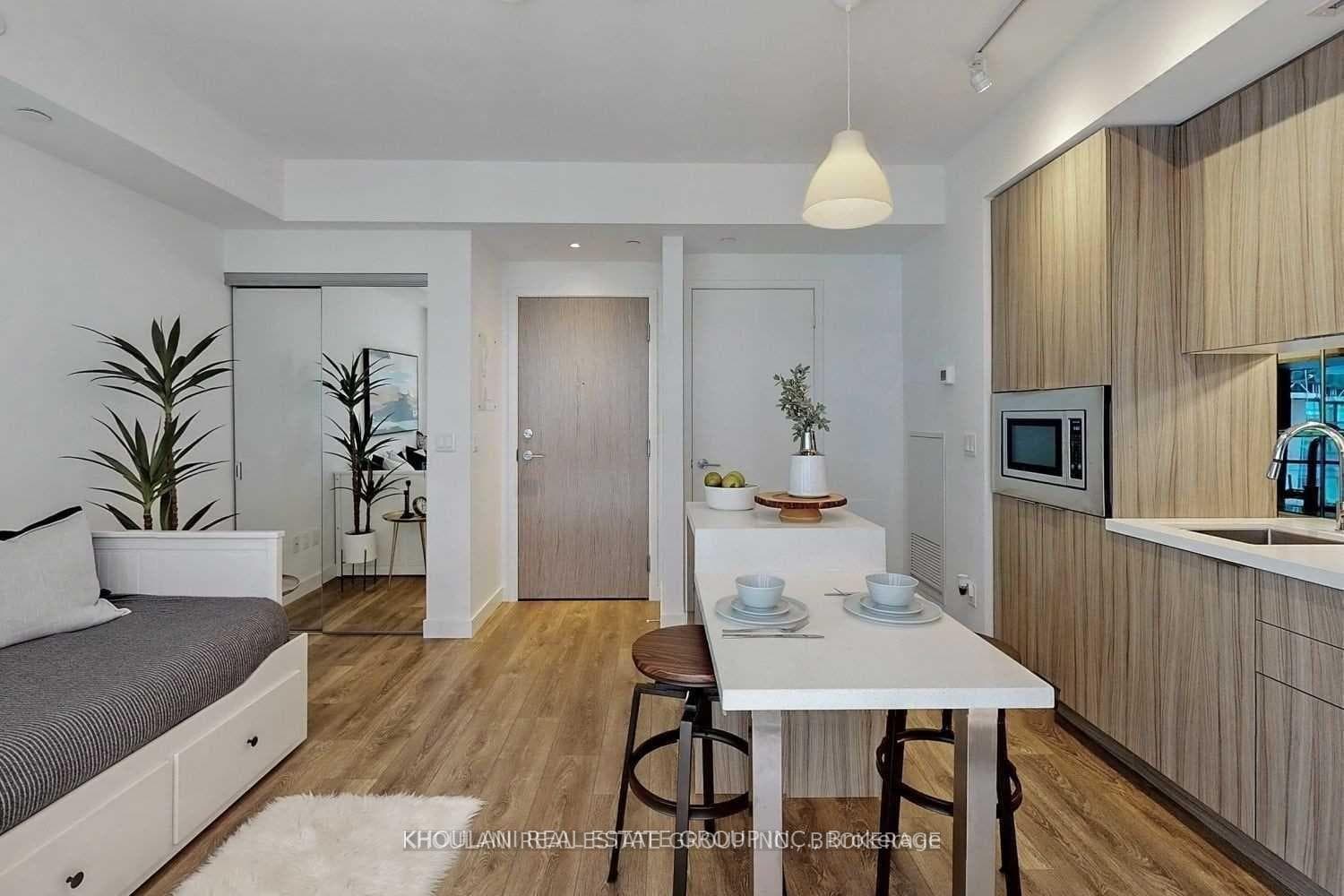 215 Queen Street Unit 812 photo 9