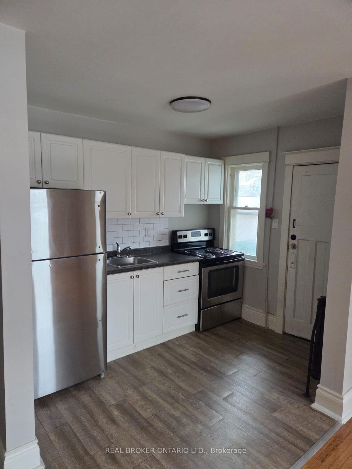 985 Main Street Unit 5 photo 5