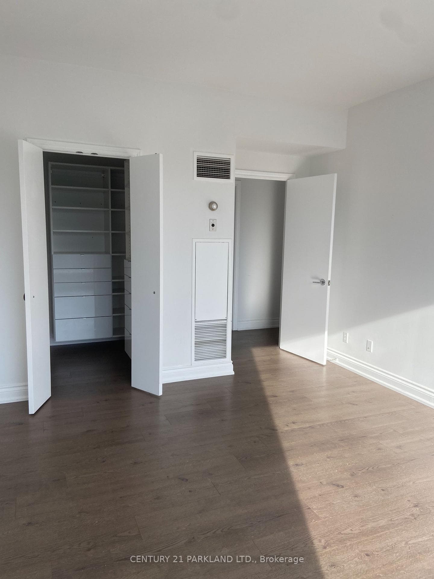 77 Avenue Road Unit 401 photo 21